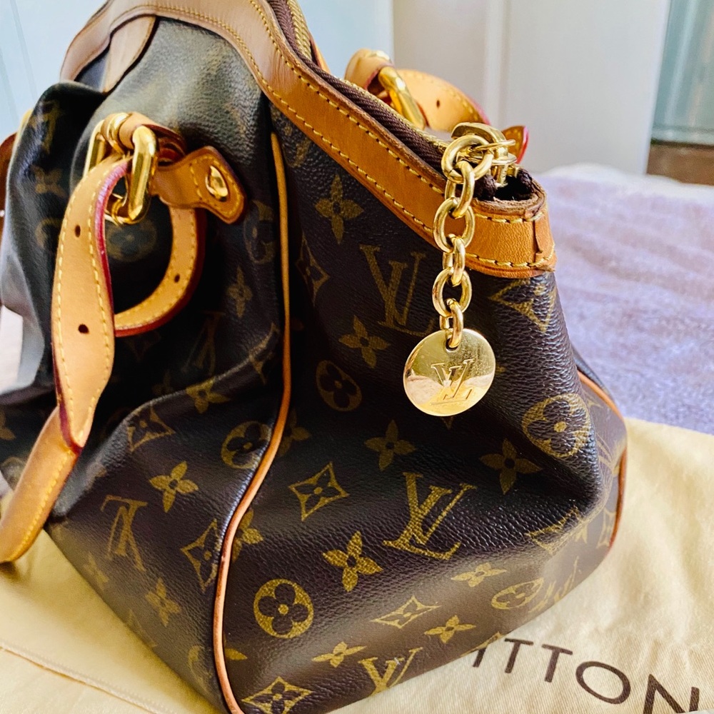 Authentic Louis Vuitton Tivoli GM.